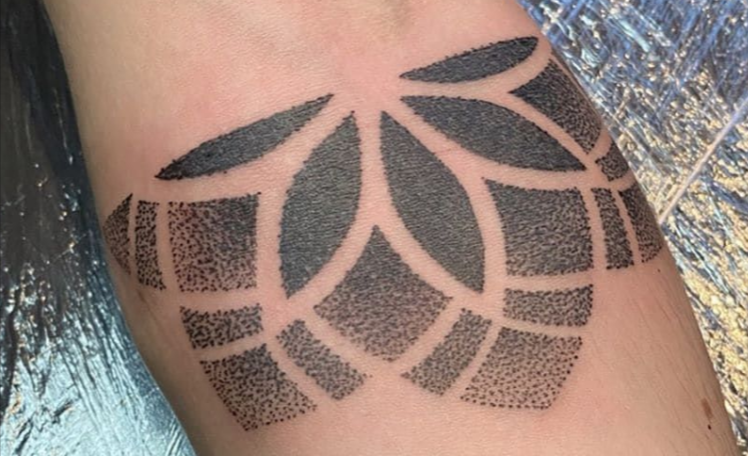 Tatuaje dotwork crea imágenes a partir de puntos en lugar de líneas