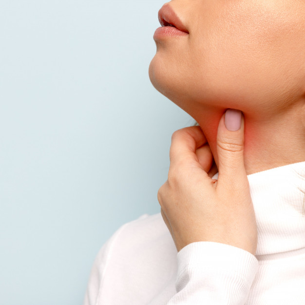 la tiroides es una glándula que interfiere en los proceso metabólicos del organismo
